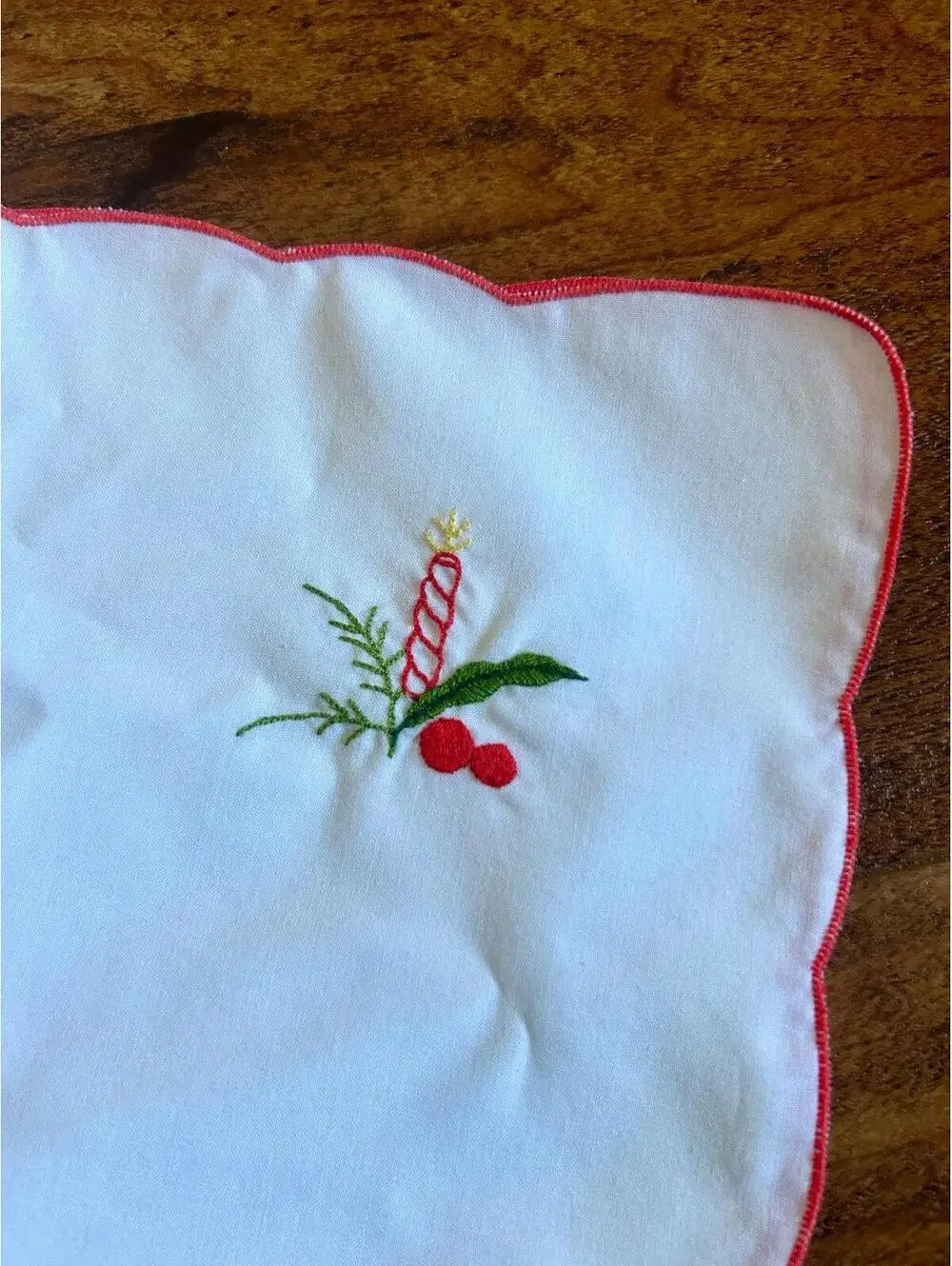 Set of 8 Vintage Embroidered Cloth Napkins (7 rectangle 1 square) Candles Berry